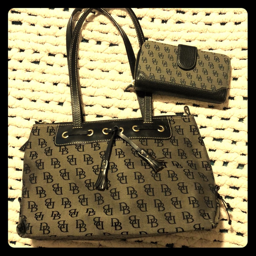 Dooney & Bourke shoulder bag